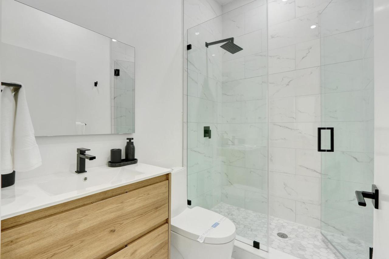 Radiance - Modern Design, Poolside Escape Ferienhaus *