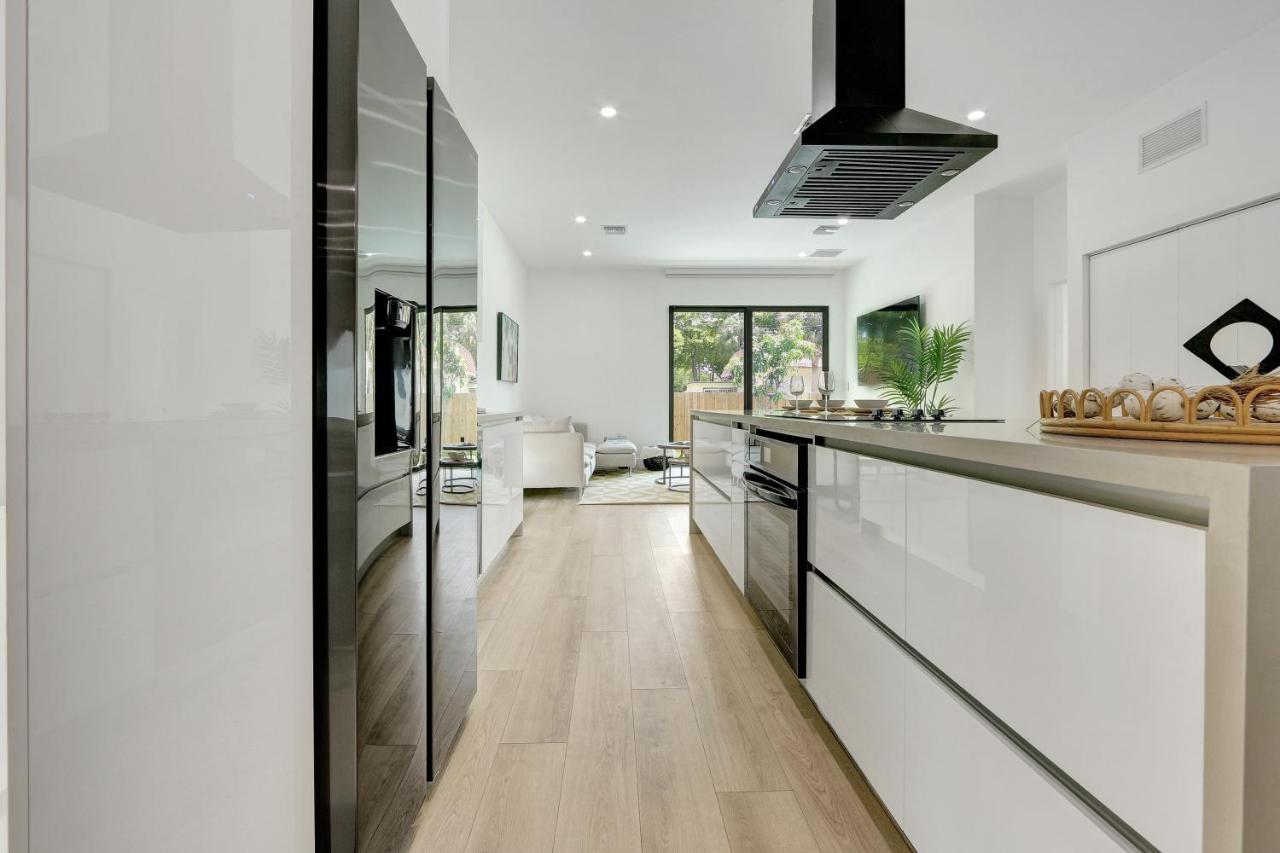 Radiance - Modern Design, Poolside Escape Ferienhaus Miami