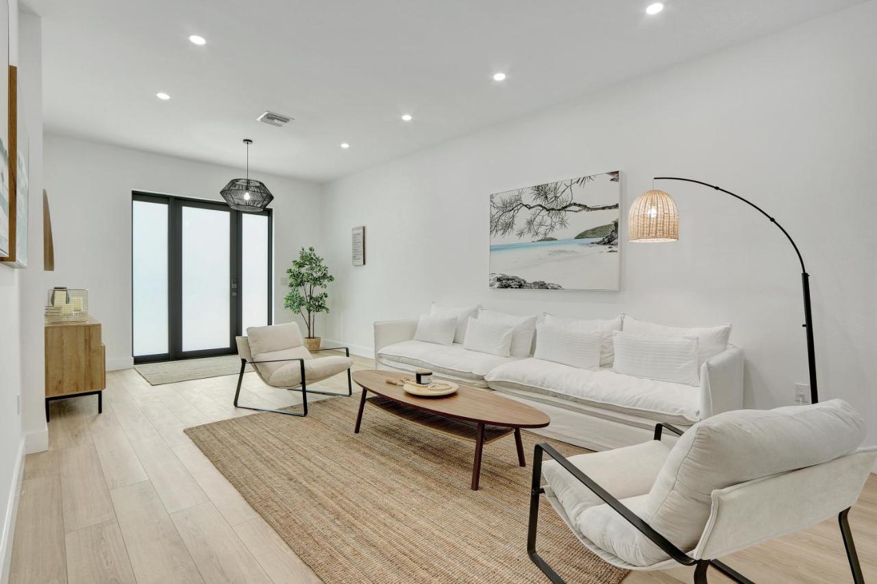 Radiance - Modern Design, Poolside Escape Ferienhaus