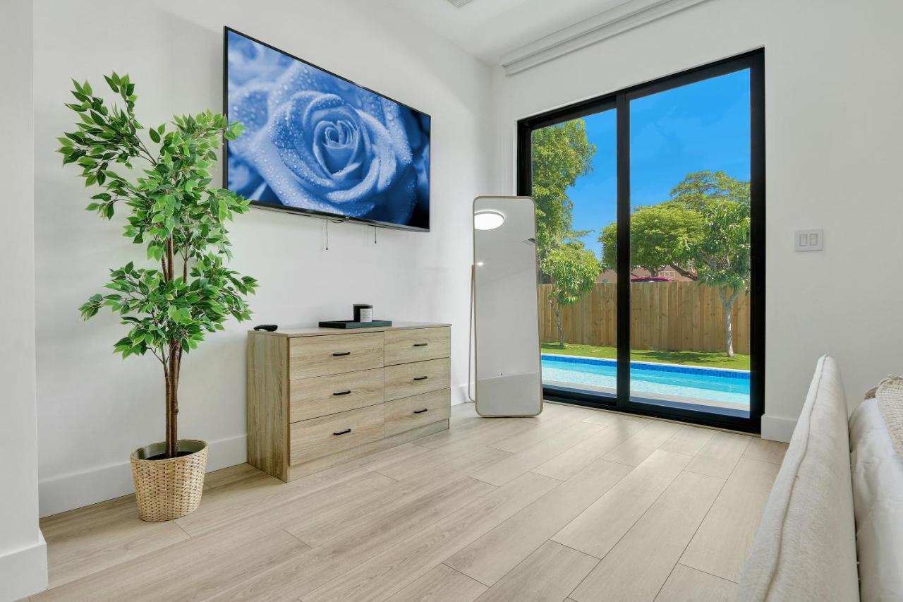Ferienhaus Radiance - Modern Design, Poolside Escape