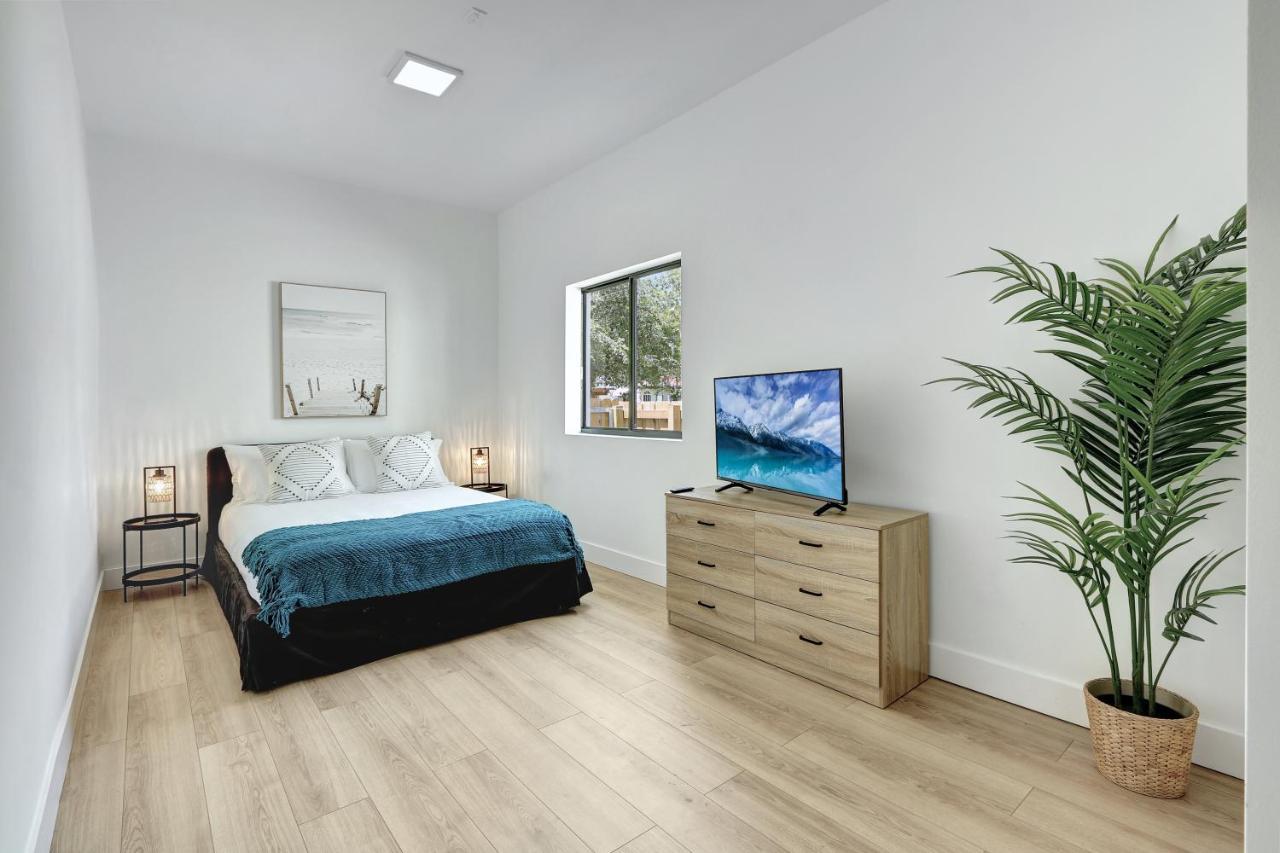 Radiance - Modern Design, Poolside Escape Ferienhaus