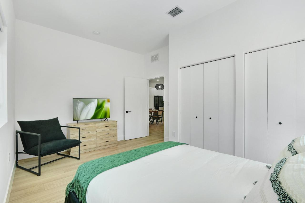 Ferienhaus Radiance - Modern Design, Poolside Escape